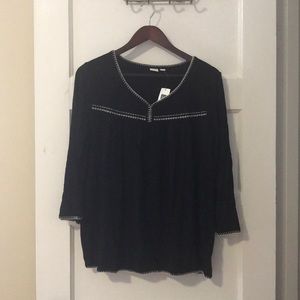 NWT Gap 3/4 length top with white stitching detail